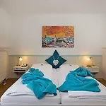 Amenity Hotel