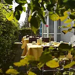 Amenity Hotel